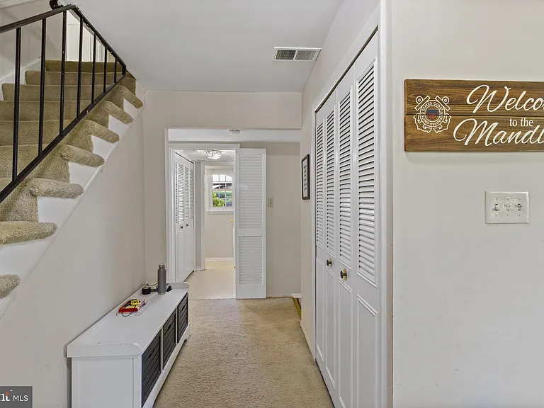 1435 Crofton Pkwy — Photo 3
