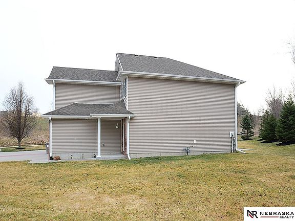 3rd image of 949 Carlton Cir