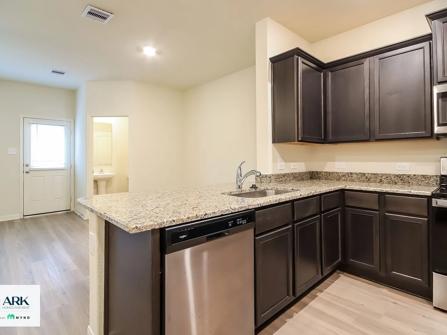 4 bed, 2.5 bath, 1727 sqft, $1,820 — Photo 3