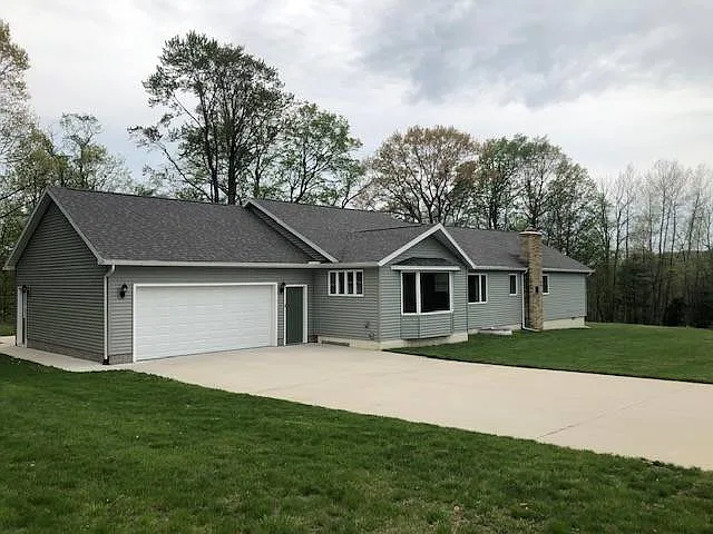 2 Bedroom, 2.5 Bath Ranch Style home with attached garage — Photo 1
