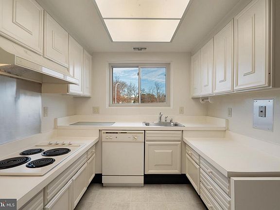 5th image of 3584 Gleneagles Dr Unit 32-C