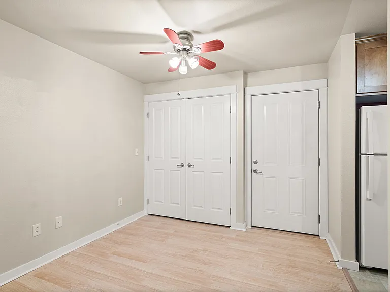 2221 McCall Dr — Photo 7
