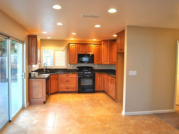 4th image of 973 Celestine Cir