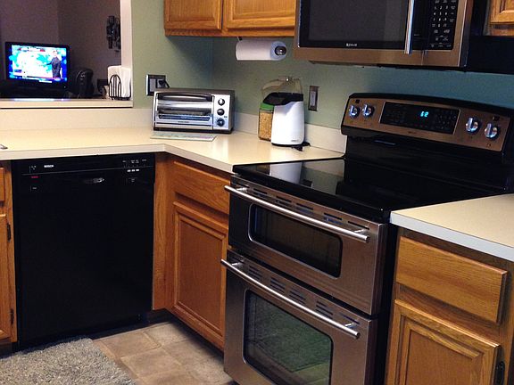 4th image of 43619 River Bend Dr N