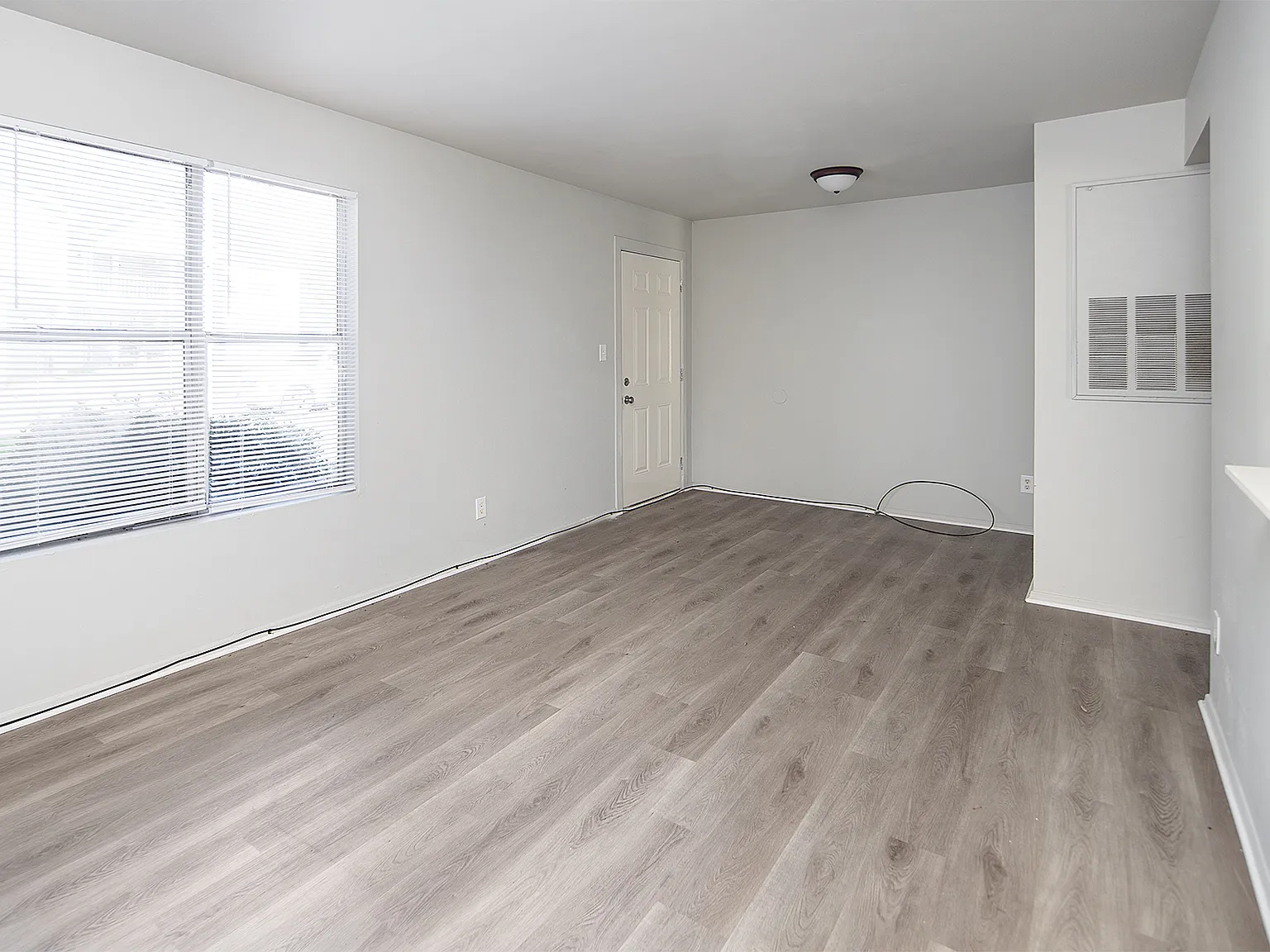 2 bed, 750 sqft, $1,100 — Photo 2