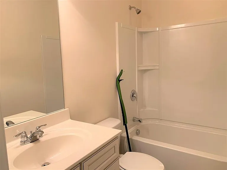 3583 Adelaide Xing — Photo 16
