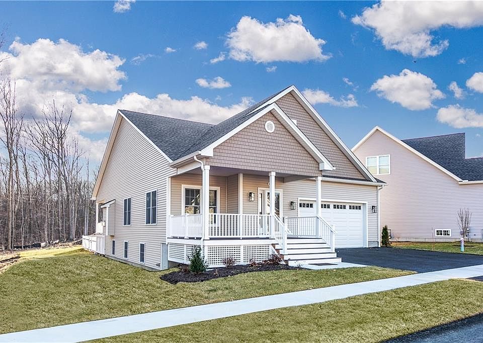 1st image of 184 Seawynds Dr N