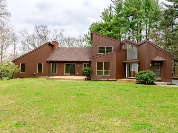 81 Deer Run Road, Woodbridge, CT 06525