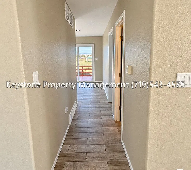 Nicely Maintained Duplex in Pueblo West 3 Bed/2 Bath/2 Car Garage $1800/$1800