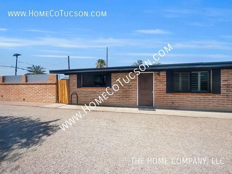 4535 E Fairmount St — Photo 2