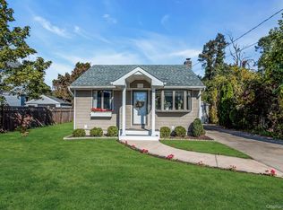 105 16th St, West Babylon, NY 11704