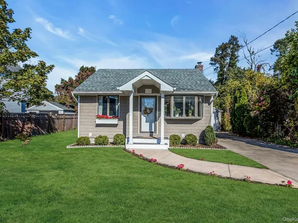 105 16th Street, West Babylon, NY 11704