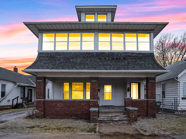 908 Forsythe St — Photo 1