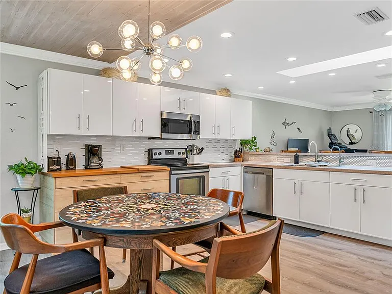 15509 Alsace Cir — Photo 12
