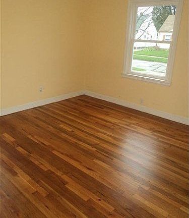5th image of 403 E 328th St