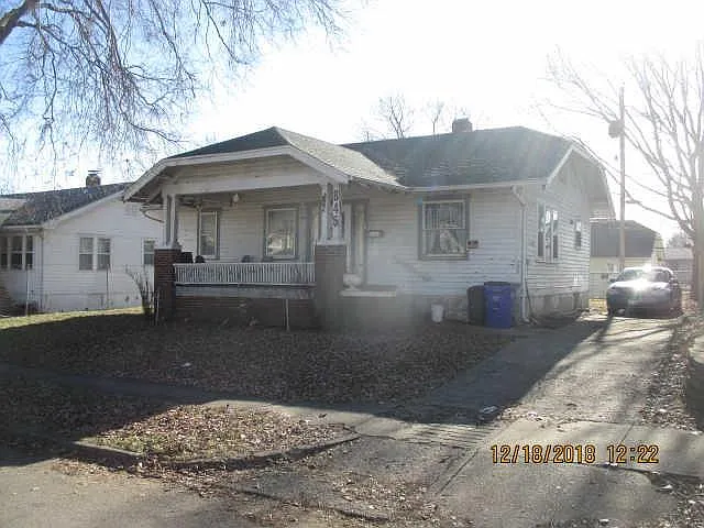 845 W Elm St photo 1