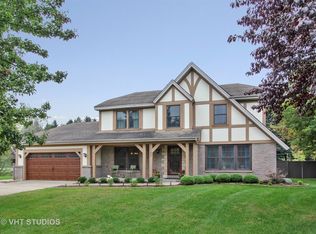 1102 Abbey Ct, Libertyville, IL 60048