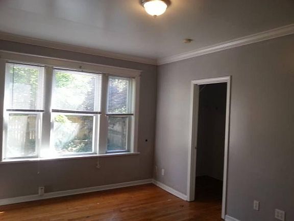 5th image of 4433 Pershing Ave APT 104