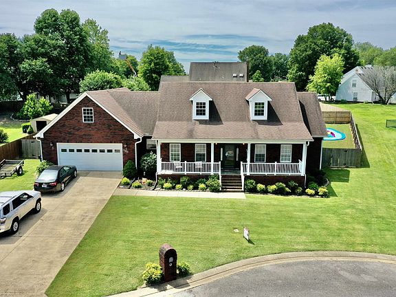 2nd image of 2303 Oakwood Cv