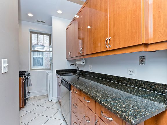3rd image of 2133 N Kedzie Blvd APT 2