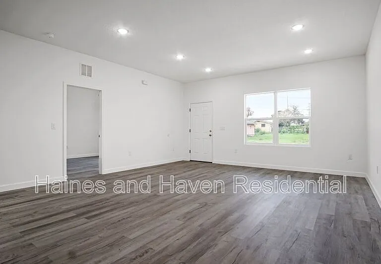 308 Pearl St — Photo 14