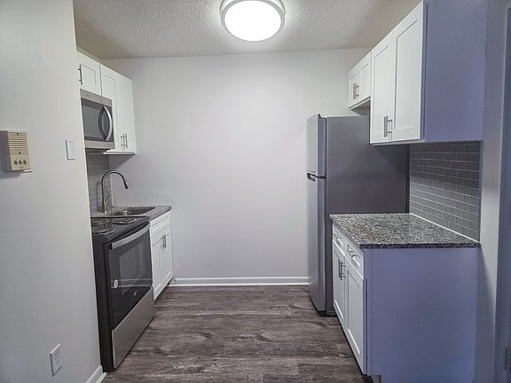 5th image of 32 Portland Pkwy #44-5