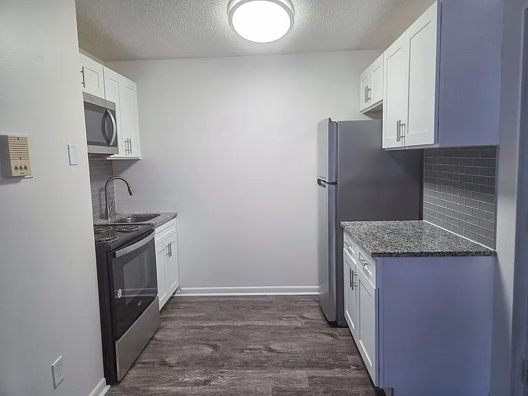 Parkway Manor Apartment Homes — Photo 5