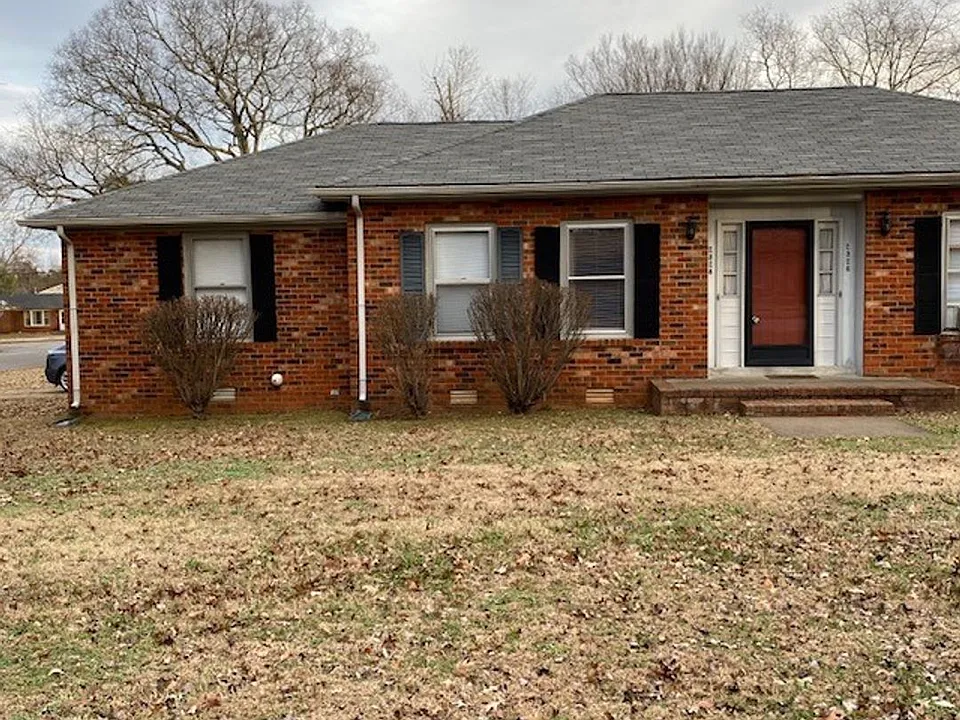2328 Hillmont Dr