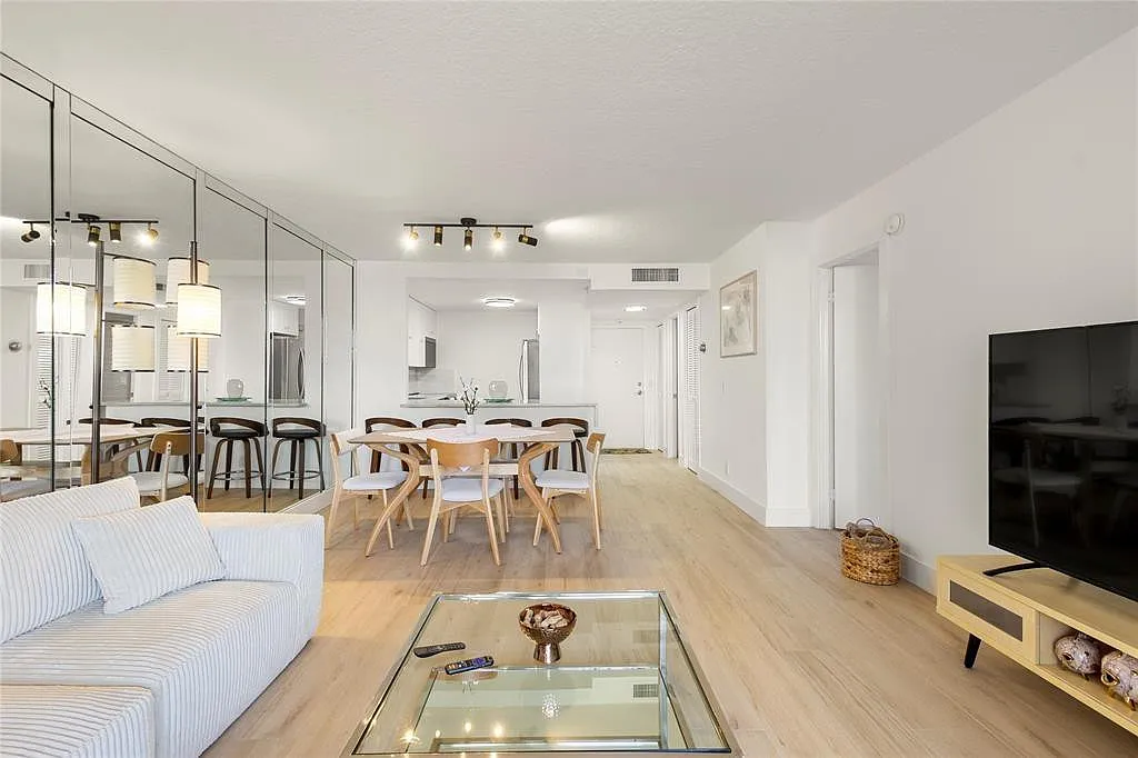 1 bed, 1.5 bath, 840 sqft, $3,400 — Photo 1