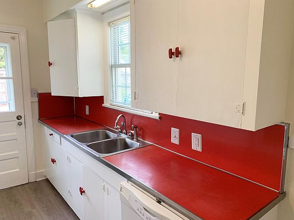5th image of 1818 Lyndale Ave