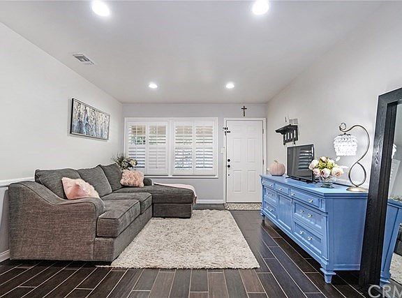3rd image of 4715 Coldbrook Ave