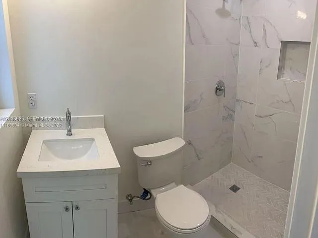 2250 SW 21st St — Photo 11