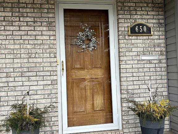 2nd image of 650 E Linden Ave
