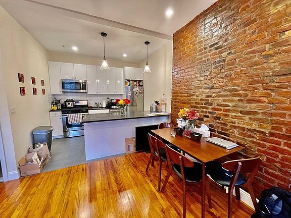 3rd image of 149 W 14th St #6