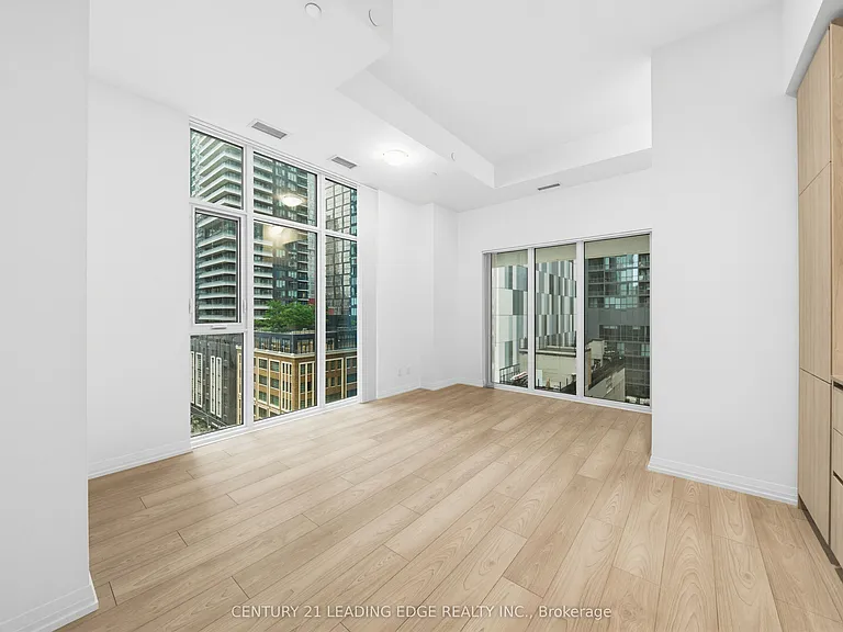 400 King St W #908 — Photo 27