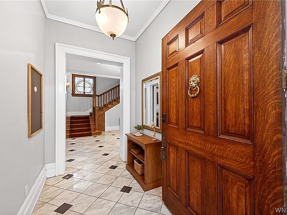 5th image of 325 Summer St