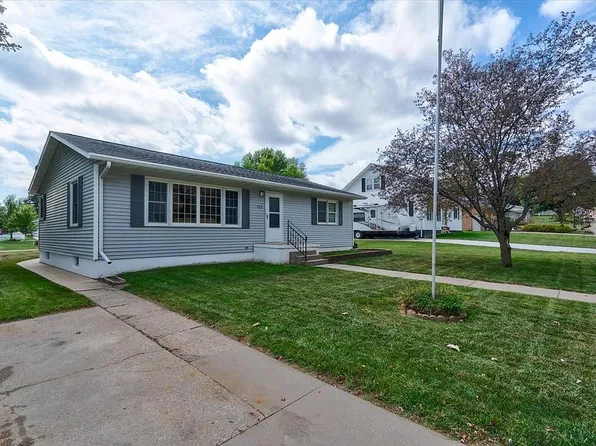 705 3rd Ave NW, Cascade, IA 52033
