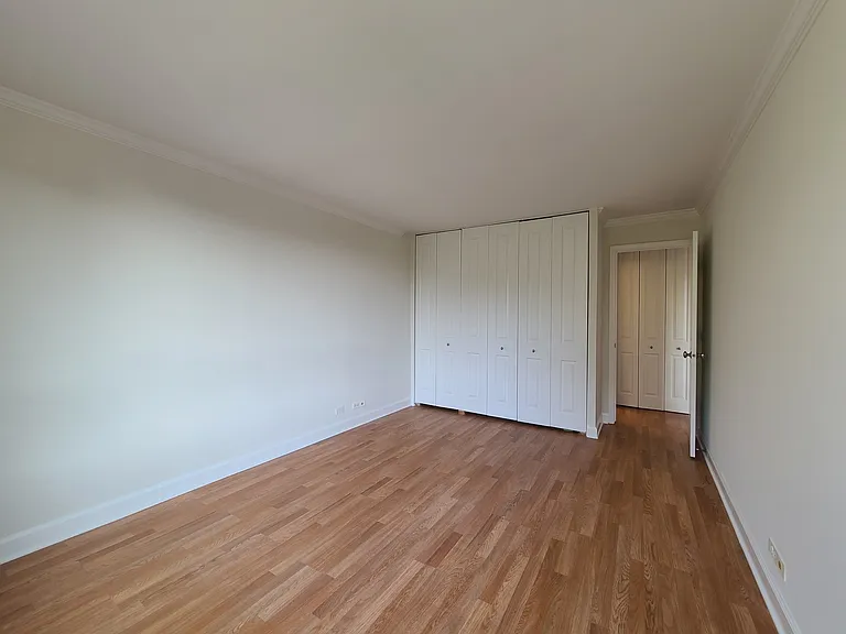 1360 N Sandburg Ter #410 — Photo 14