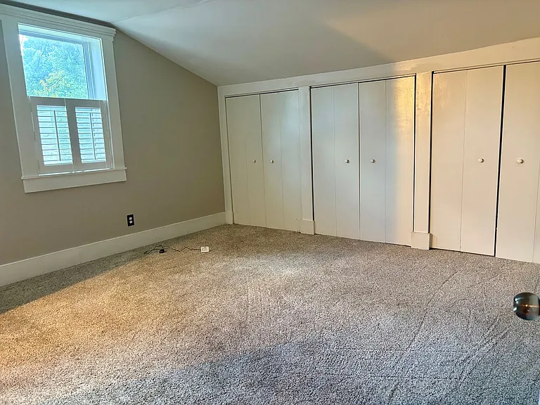 118 E Oak St — Photo 3