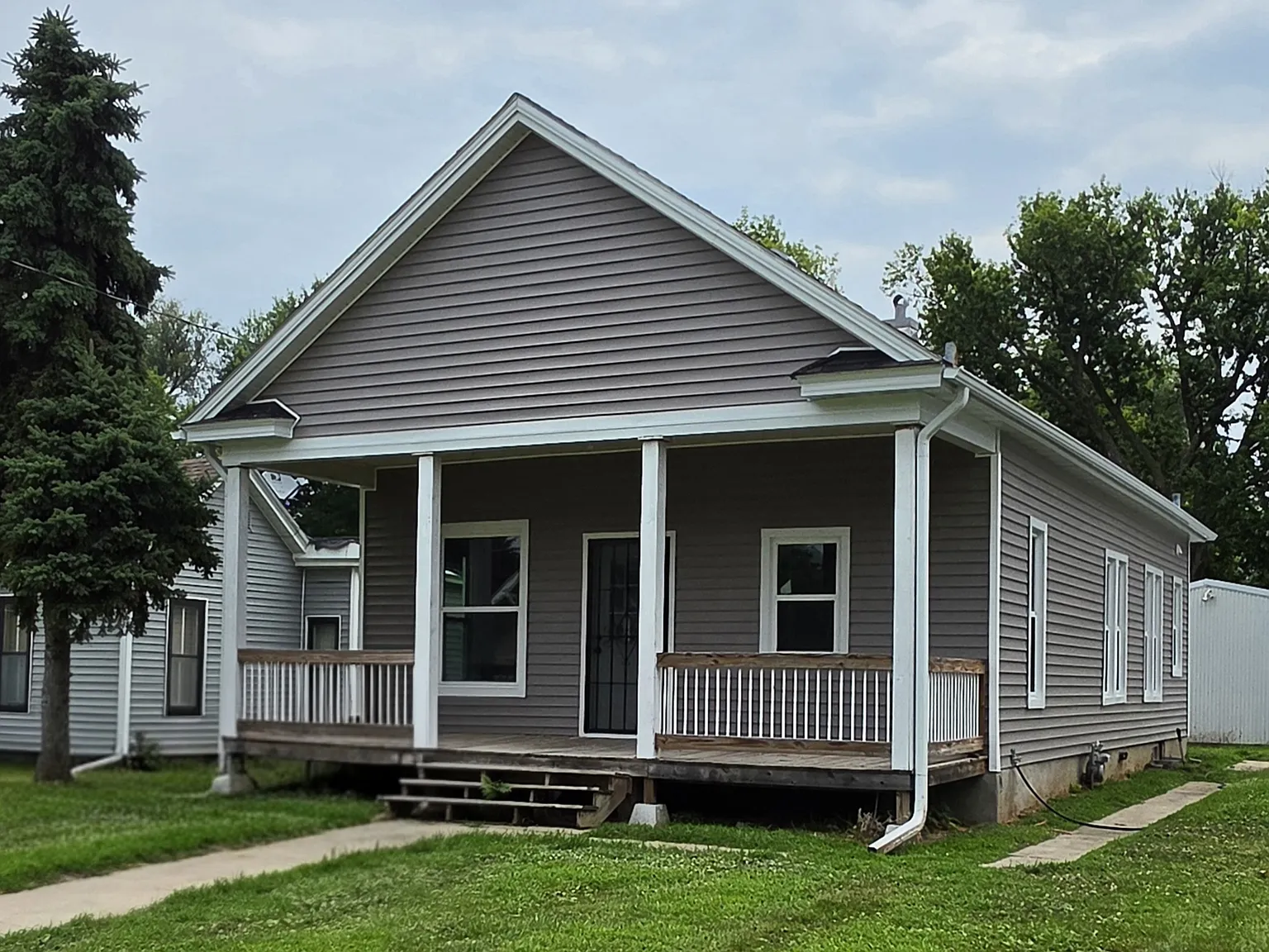 2 bed, 1.5 bath, 999 sqft, $1,100 — Photo 1