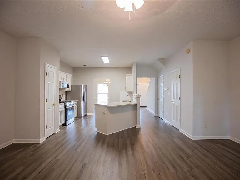 649 Kenridge Dr — Photo 9