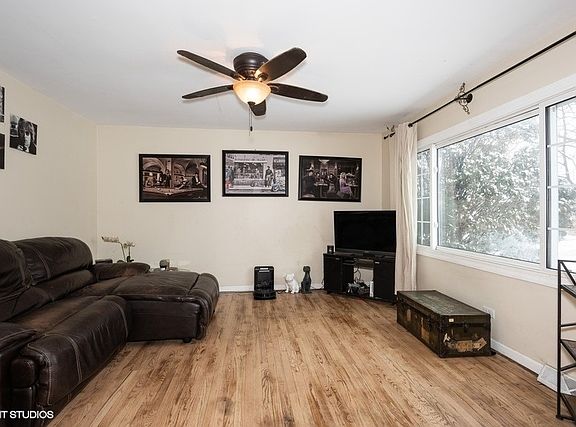 4th image of 1374 Leslie Ln