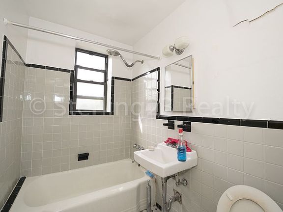 2nd image of 3123 47th St APT 2E