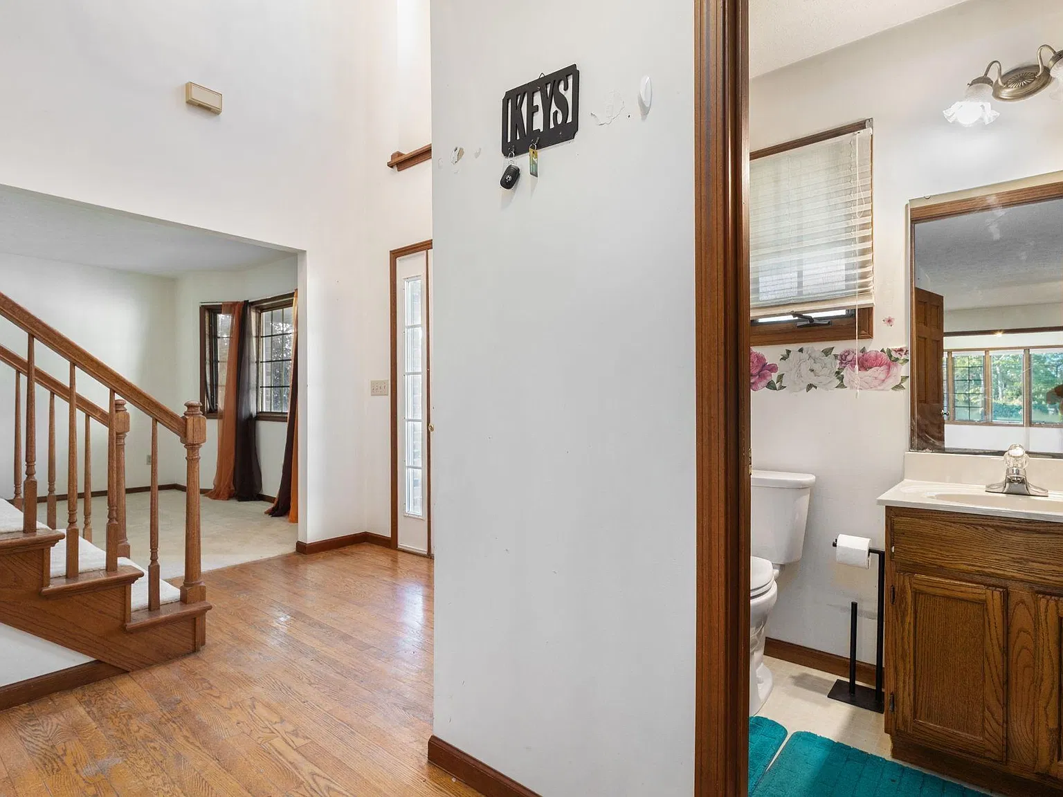 4 bed, 2.5 bath, 2650 sqft, $3,200 — Photo 3