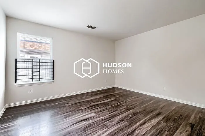 3627 Sidney St — Photo 9