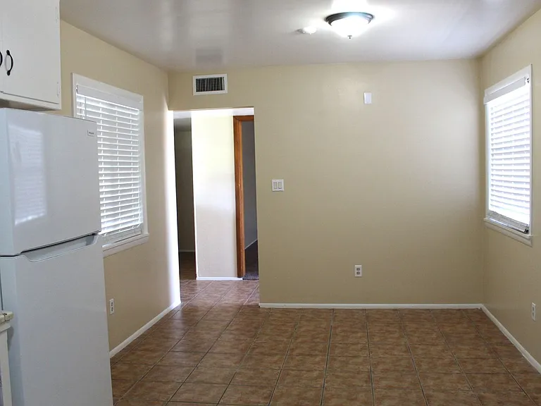 2109 Belvedere Ave — Photo 6