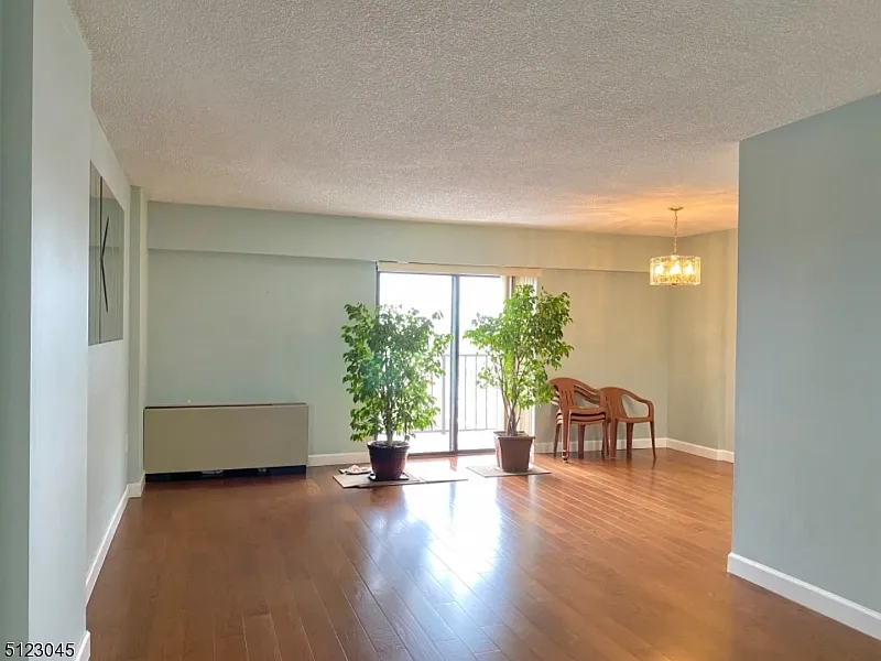 1 bed, 1.0 bath, 821 sqft, $2,050 — Photo 2