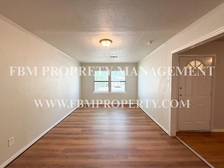 118 Brazos St — Photo 7