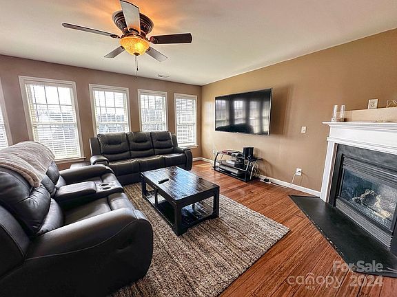 3rd image of 205 Ashton Bluff Cir
