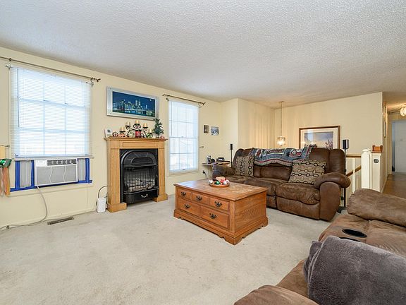 5th image of 33 Compass Ln